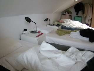 voyeurcam-julmodels-bed-4 webcam model stream image