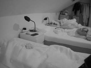 voyeurcam-julmodels-bed-4 webcam model stream image