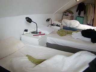 voyeurcam-julmodels-bed-4 webcam model stream image