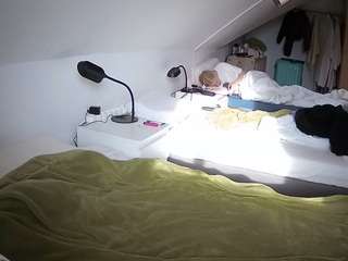 voyeurcam-julmodels-bed-4 webcam model stream image