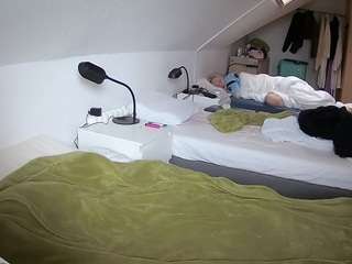 voyeurcam-julmodels-bed-4 webcam model stream image