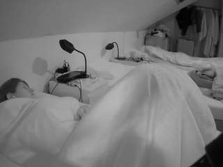 voyeurcam-julmodels-bed-4 webcam model stream image