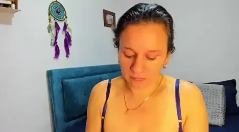 sofi_saliva2511 webcam model stream image