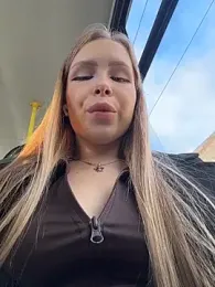 Liza_risky webcam model stream image