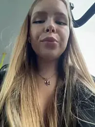 Liza_risky webcam model stream image