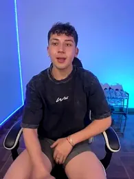oliver_kyy webcam model stream image