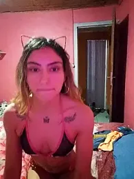 Larinhacat webcam stripchat model stream image