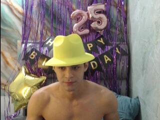 Isaiah Rhodes webcam model stream image
