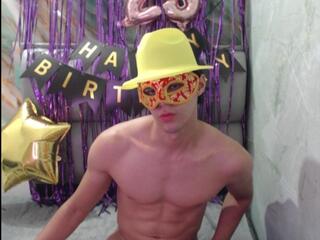 Isaiah Rhodes webcam model stream image
