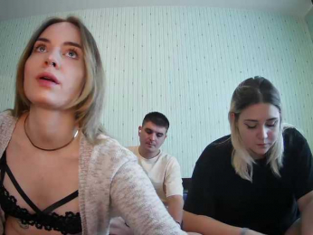 DivineTrio webcam model stream image
