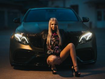 CoraLou webcam model stream image