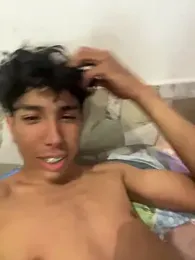 aurora_082 webcam model stream image