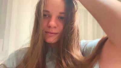 LoraleeClarey webcam model stream image