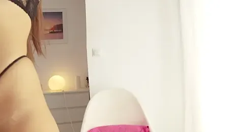 StracciaStella- webcam model stream image