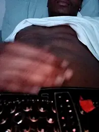 Dropdingo webcam model stream image