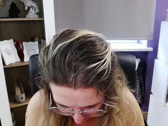 Soft-Zoey webcam model stream image