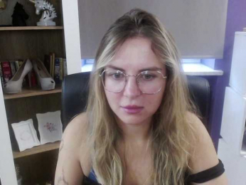 Soft-Zoey webcam model stream image