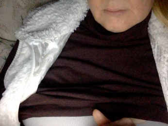 BlondyVio webcam model stream image