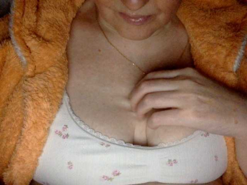 BlondyVio webcam model stream image