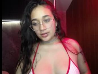 aura_cute_ webcam model stream image