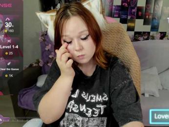 LovlyVixen webcam model stream image