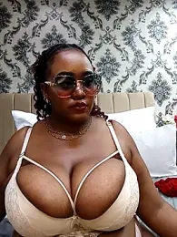 Thasha8 webcam model stream image