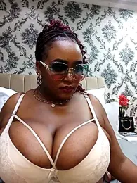 Thasha8 webcam model stream image