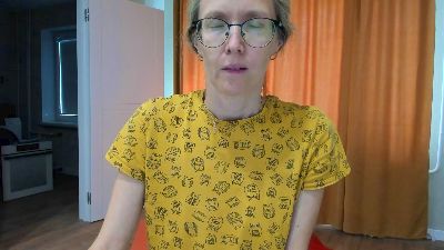 YourMolly webcam model stream image