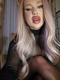 AlmaGraceX webcam model stream image