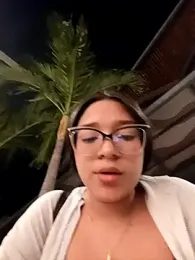 -VICKKY webcam model stream image