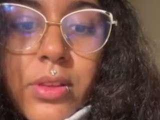 sheeylaroee webcam model stream image