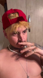 Mikapone webcam model stream image