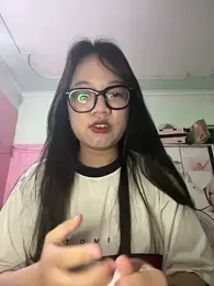 Leeeeiu webcam stripchat model stream image
