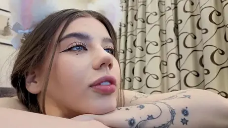 dolly_ll webcam model stream image