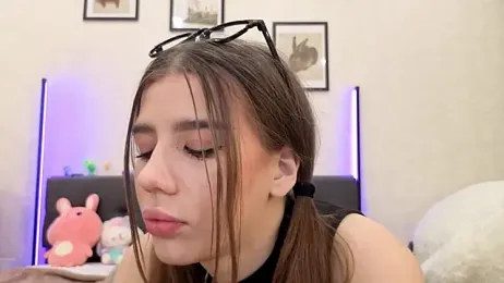 dolly_ll webcam model stream image