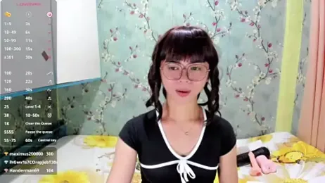 UrHotSexyShine webcam model stream image