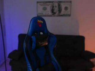 Mathew Evanz webcam model stream image