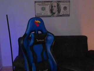 Mathew Evanz webcam model stream image