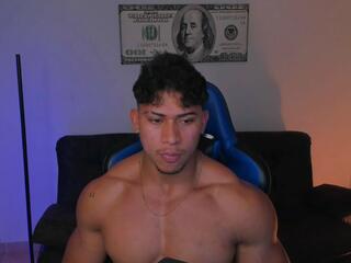 Mathew Evanz webcam model stream image