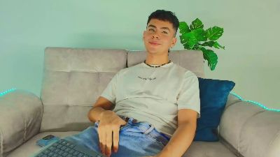 CamiiGuzman webcam model stream image