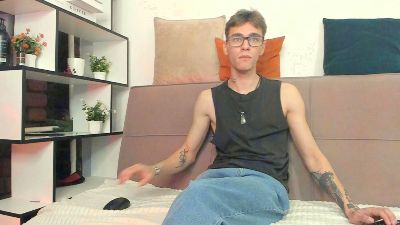 VelvetGlitch webcam model stream image