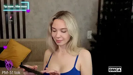 Holl1Would webcam stripchat model stream image