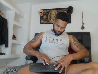 Tayler Summer webcam model stream image