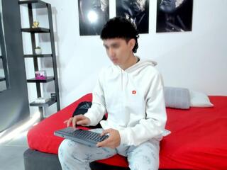 Daniiel Gray webcam model stream image