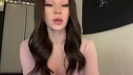 ur_molly webcam model stream image