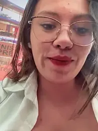 LIZ-06_ webcam model stream image