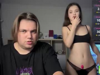 lovelly_mooncouple webcam model stream image
