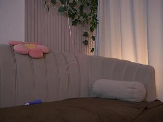 Bronwyn Knezevich webcam model stream image