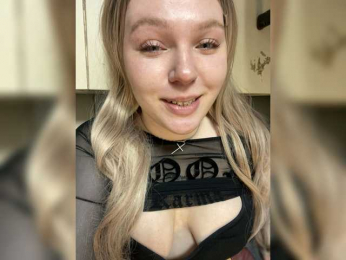 Monna-Krrrista webcam model stream image