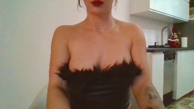 BlueEyesCamGirl webcam model stream image